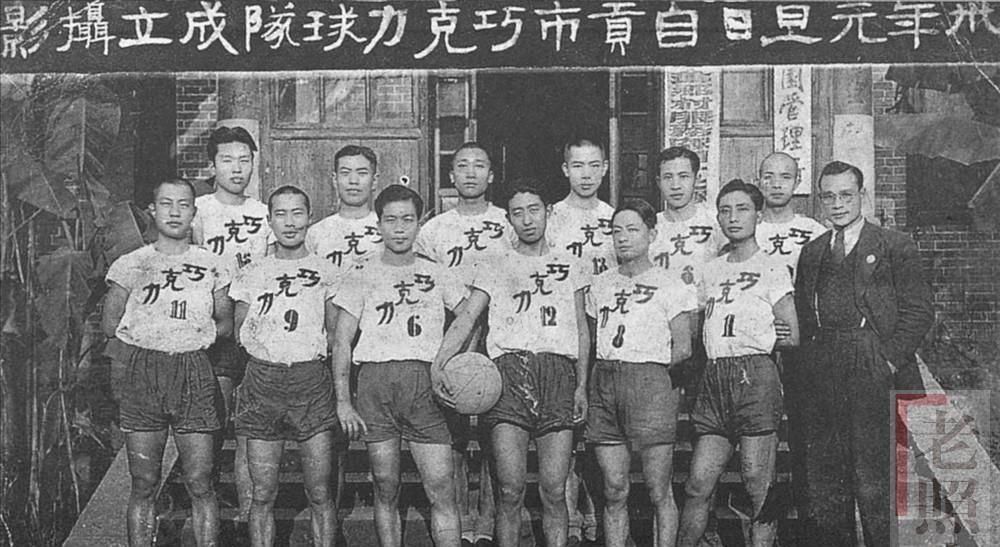 “曼城在赛季末仍然会在争冠行列，但事实上他们正在丢分，这给了其他球队在最后阶段与他们争夺冠军的机会。